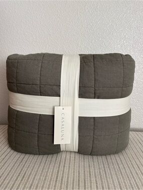 NWT Full/Queen Heavyweight Linen Blend Quilt Olive Green - Casaluna